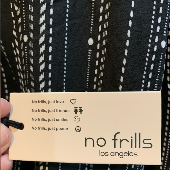 💥NWT - Black and white blouse with front tie - Picture 4 of 7